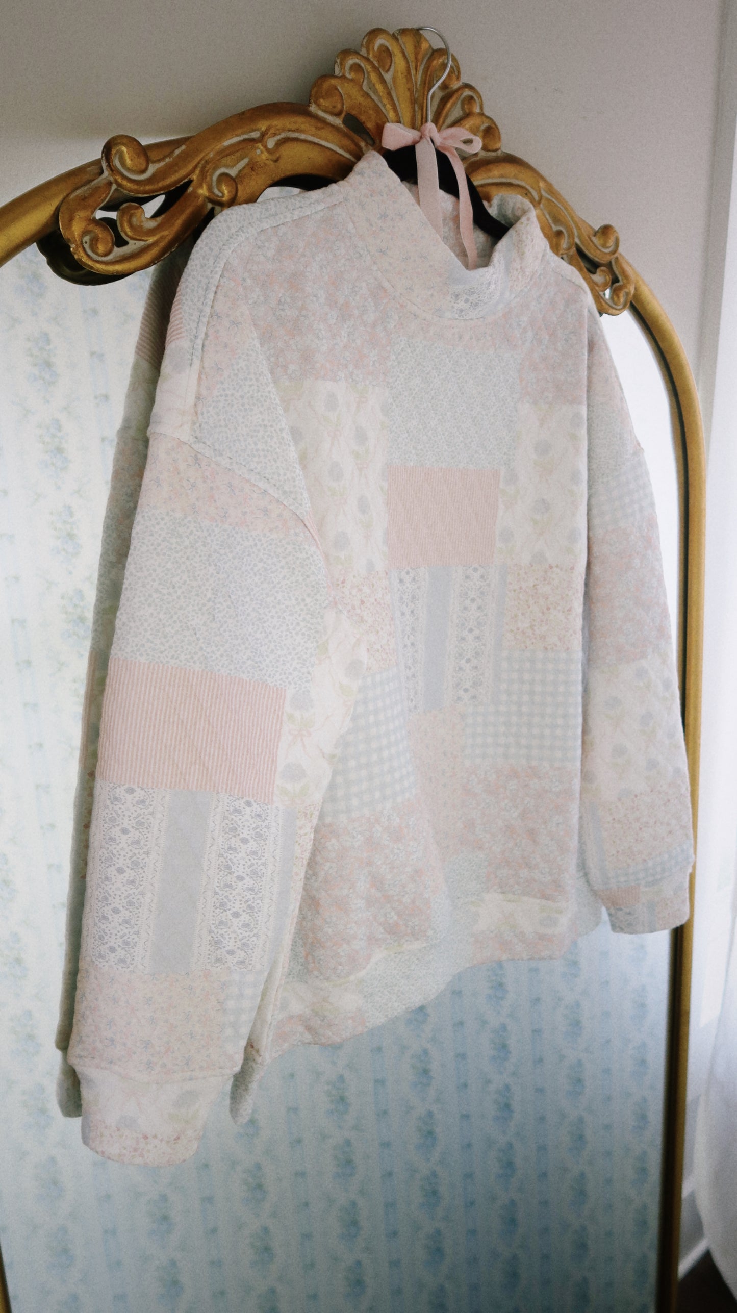 Quilted Mockneck Sweatshirt