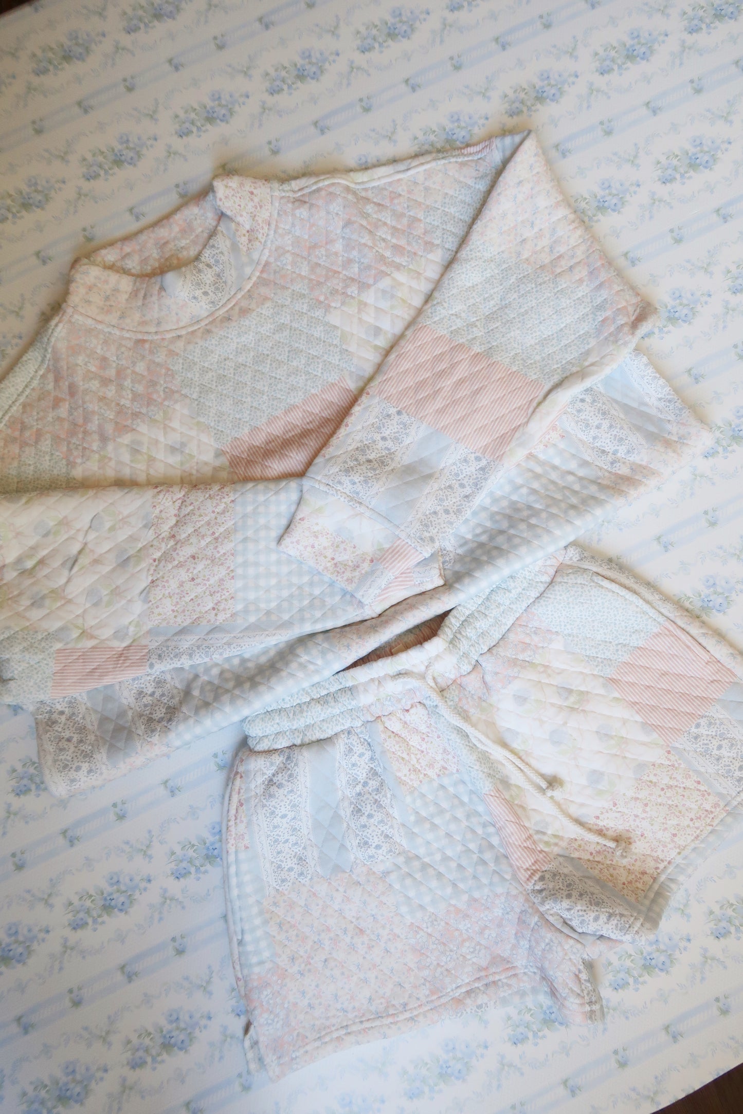 Quilted Mockneck Sweatshirt